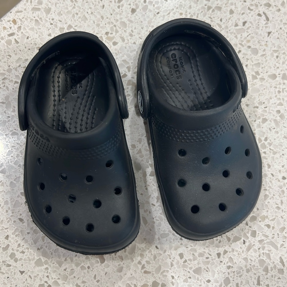 Baby crocs size 6